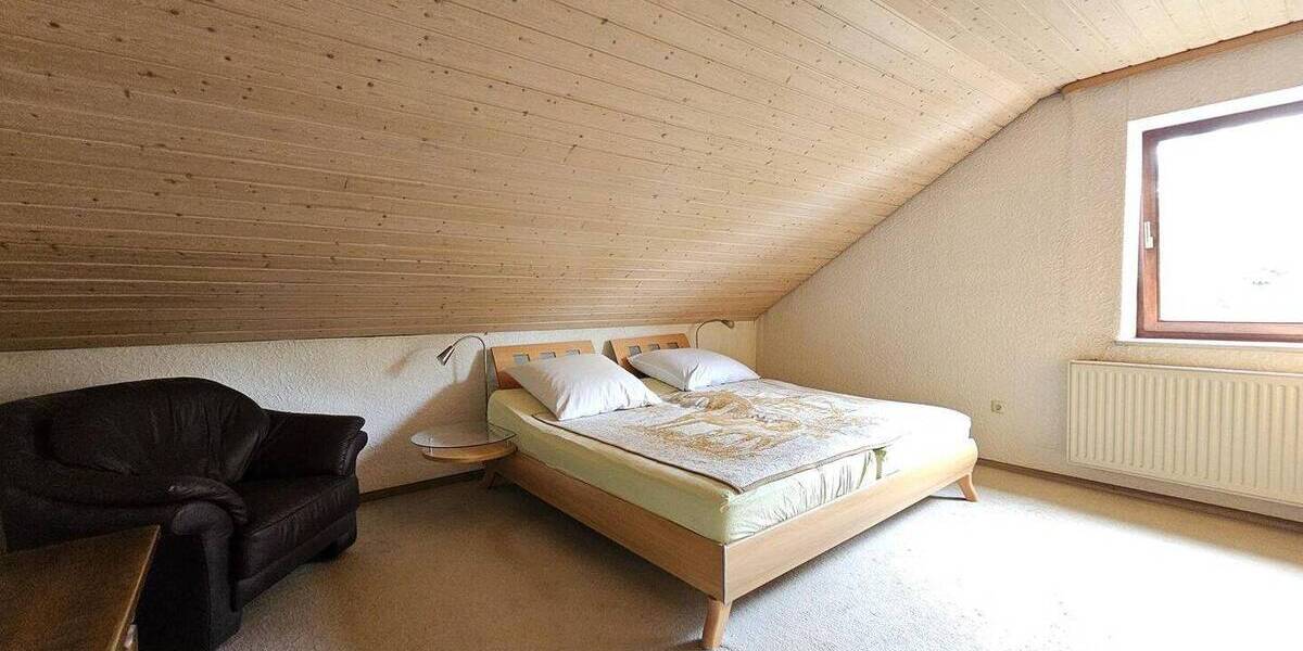Einfamilienhaus Ichenhausen - 8 Zimmer, 200 m&sup2;, 530.000&euro; | Angebot:25707717
