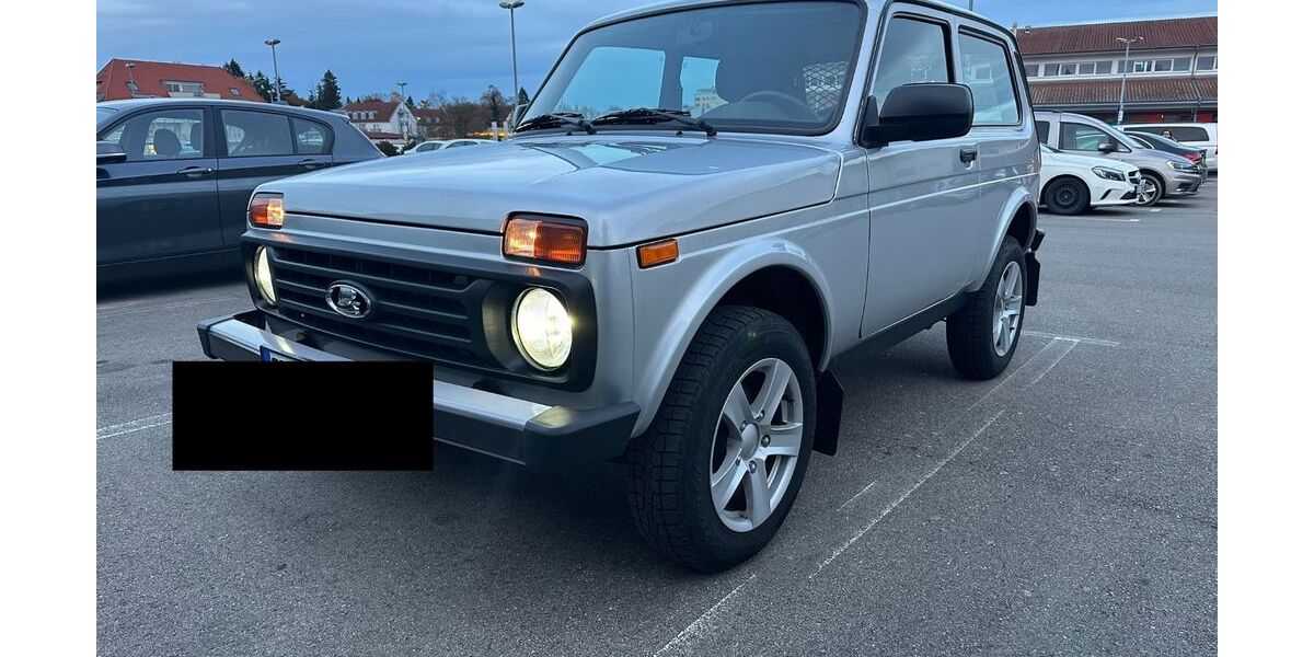 Lada Niva 28.000 km 13.500 &euro; Günzburg 89312
