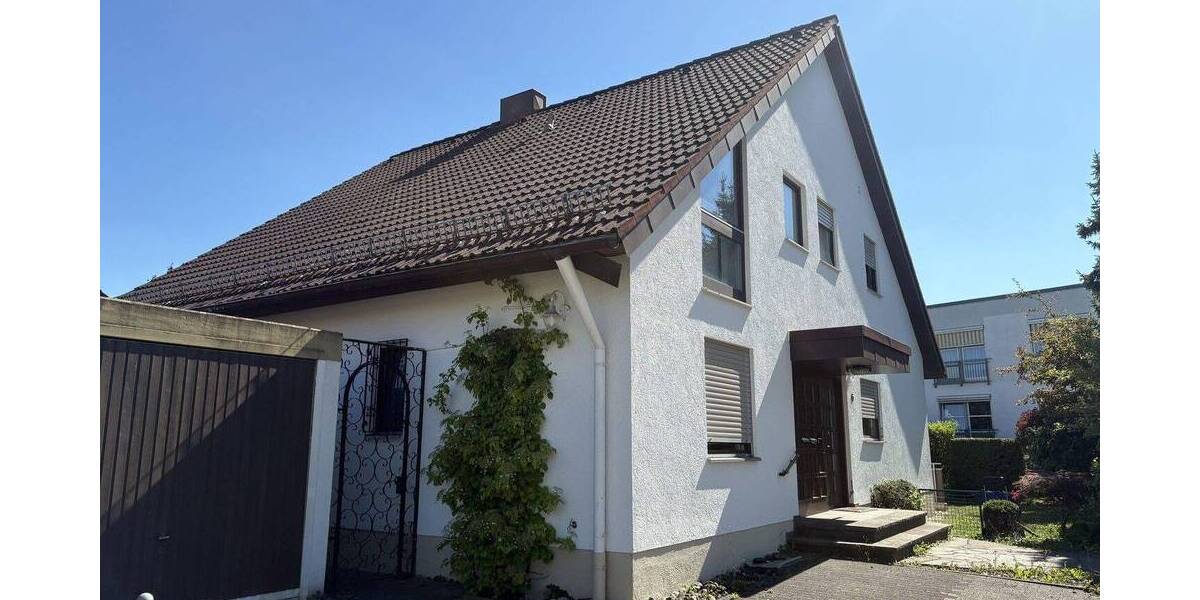 PROVISIONSFREI: Charaktervolles Haus auf großem Grund in familienfreundlicher Lage (Erbbaurecht) 7 zimmer