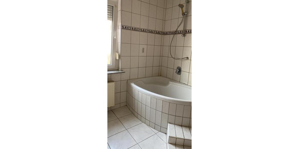 Teils möblierte Doppelhaushälfte mitten in der Stadt (4xZimmer) 4 zimmer