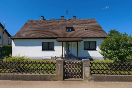 *** Attraktives Wohnhaus im Herzen von Vöhringen ***