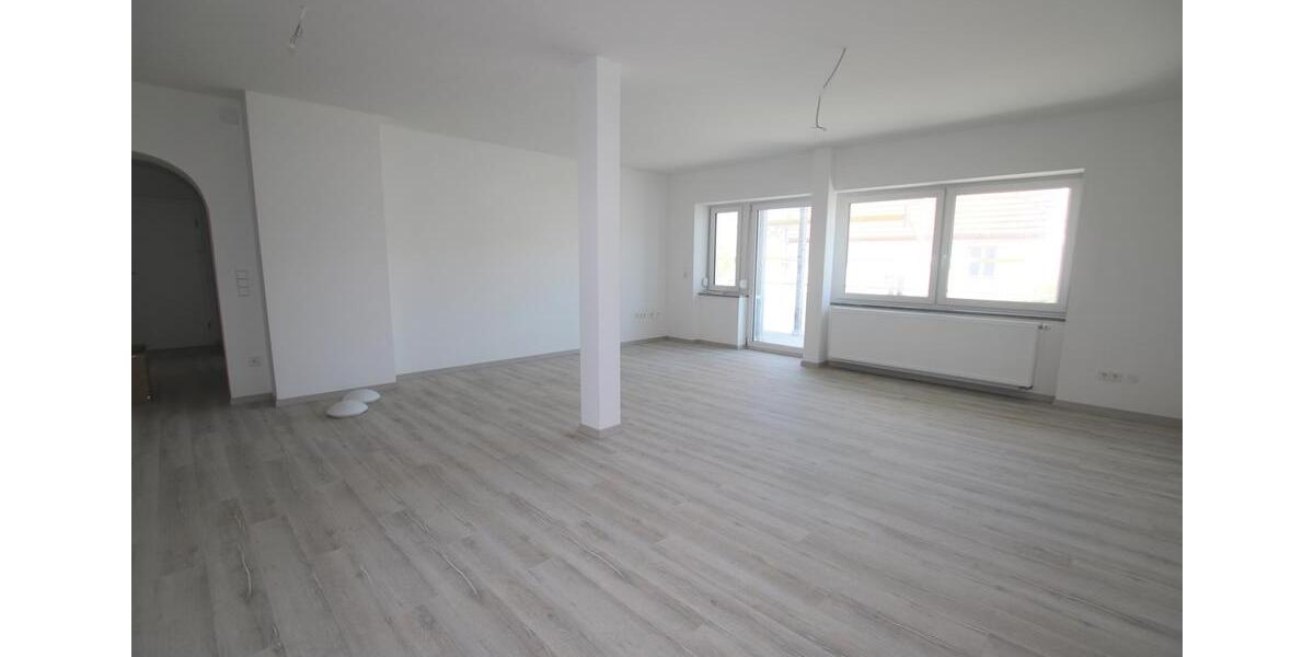 frisch renovierte 4-Zimmer-Wohnung mit Balkon zimmer