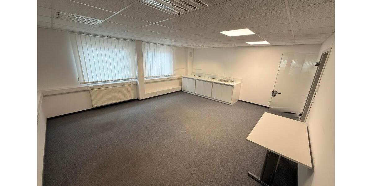 Gewerbeflächen Büros Ausstellungsflächen in Urspring an B10 zimmer