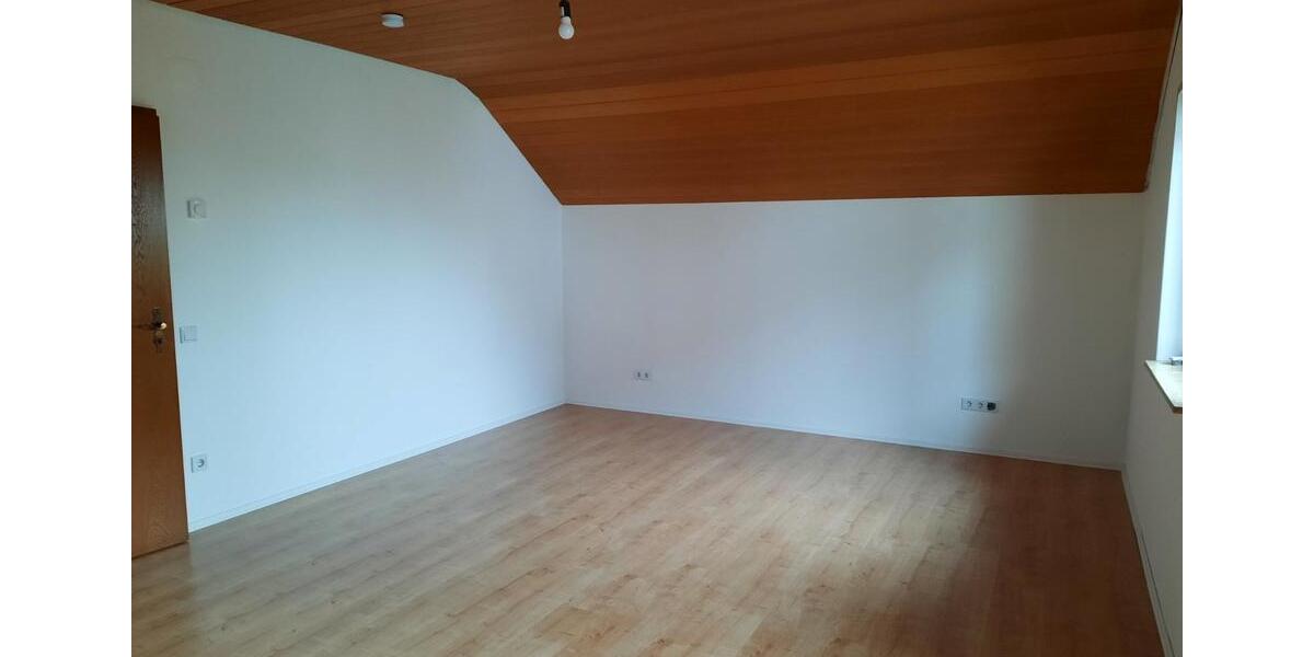 Dachgeschoßwohnung Niederstotzingen - 3 Zimmer, 90 m&sup2;, 775&euro; | Angebot:26024504