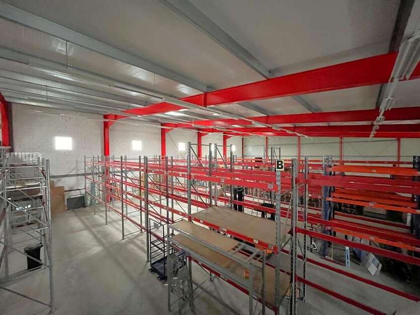 Halle in Laupheim 4.200 € 840 m²