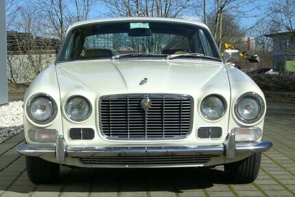 Jaguar XJ 143.000 km 17.900 € Ulm 89081