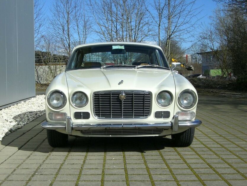 Jaguar XJ 143.000 km 17.900 € Ulm 89081