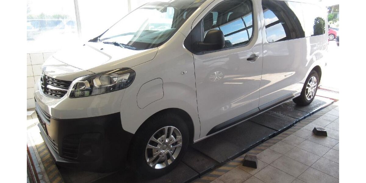 Opel Vivaro 12.500 km 24.490 € Ulm 89073