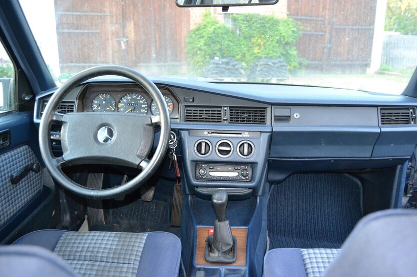 Mercedes-Benz 190 E 117.886 km 1.888 € Burgrieden 88483