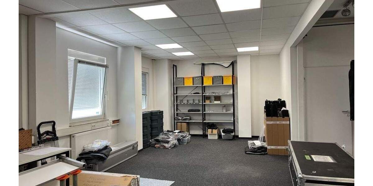 Wunschmietfläche gesucht ? 752 m² Hallen mit Büros Verwaltung zimmer