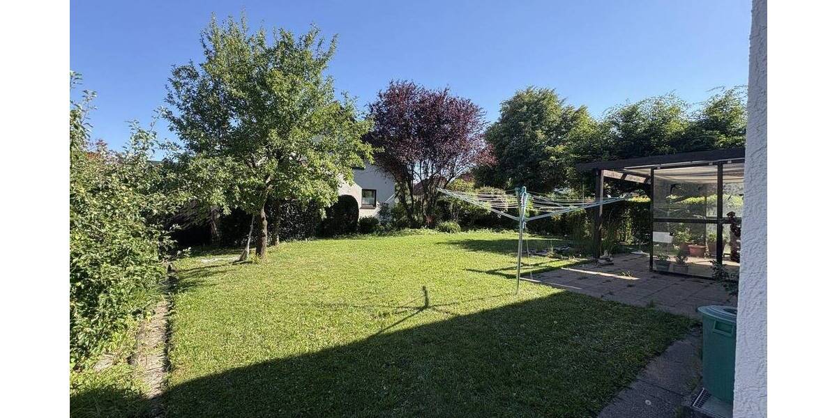 PROVISIONSFREI: Charaktervolles Haus auf großem Grund in familienfreundlicher Lage (Erbbaurecht) 7 zimmer