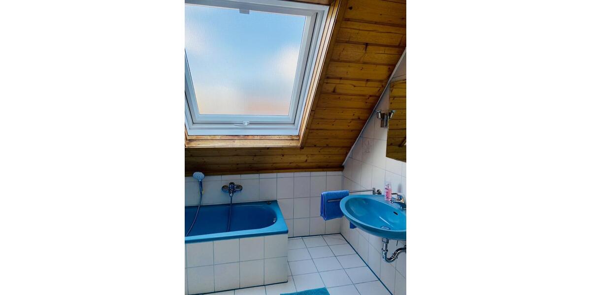 Neu-Ulm: Großes Zimmer mit Balkonzugang – für Frau in 3er WG 3 zimmer