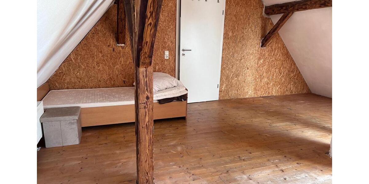 Einfamilienhaus Hüttisheim - 2 Zimmer, 220 m&sup2;, 1.700&euro; | Angebot:26606226
