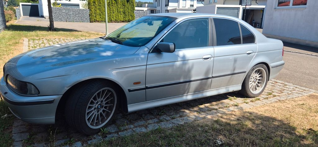 BMW 523 180.000 km 4.500 &euro; Pfaffenhofen 89284