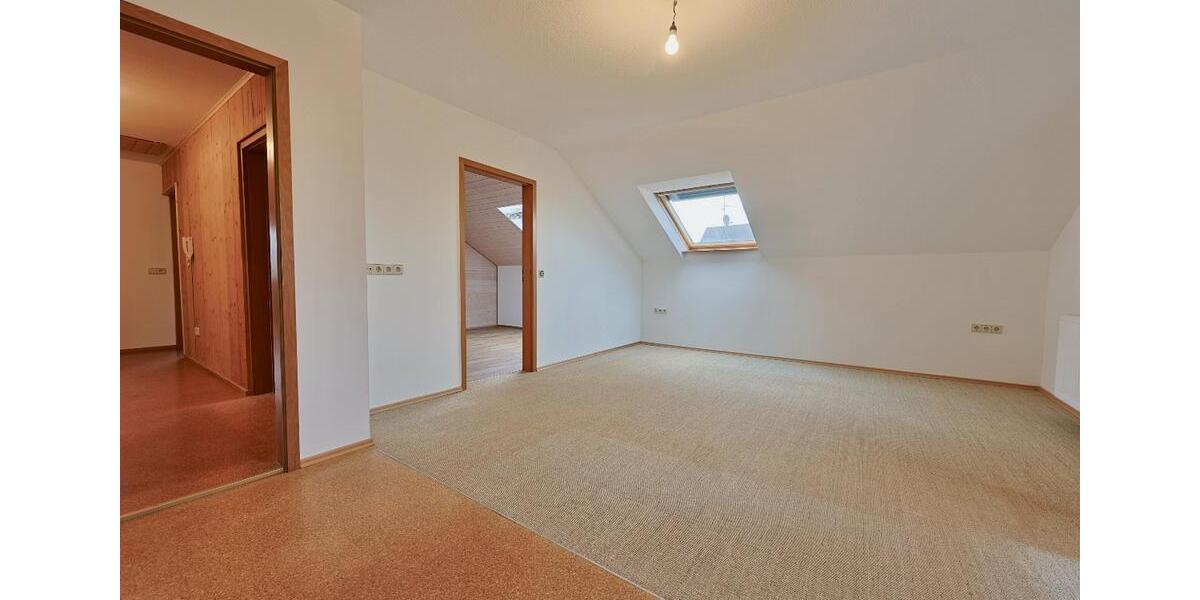 Dachgeschoßwohnung Erbach - 4 Zimmer, 97 m&sup2;, 950&euro; | Angebot:25491533