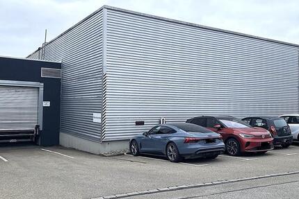 Lagerfläche mit Laderampen und Hochregale zimmer