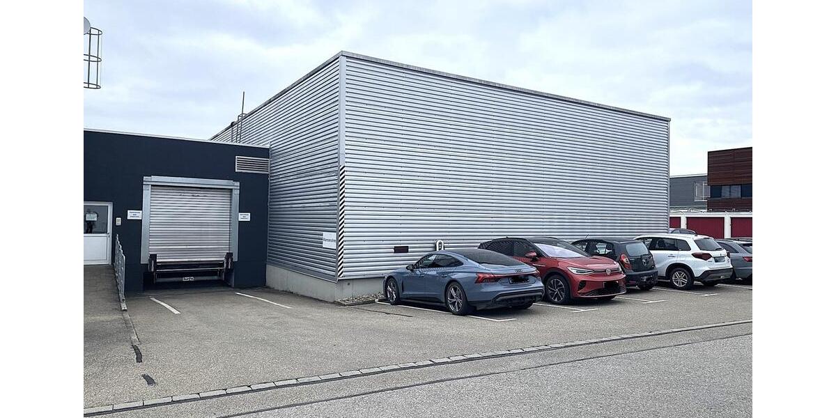 Lagerfläche mit Laderampen und Hochregale zimmer