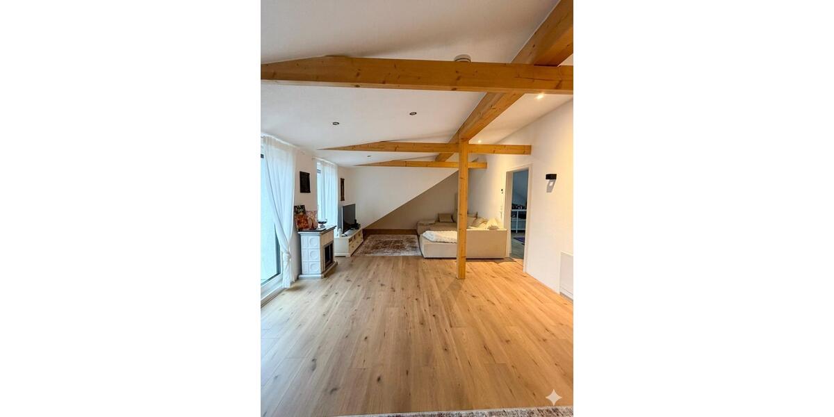 Dachgeschoßwohnung Holzheim - 3 Zimmer, 80 m&sup2;, 1.000&euro; | Angebot:26249071