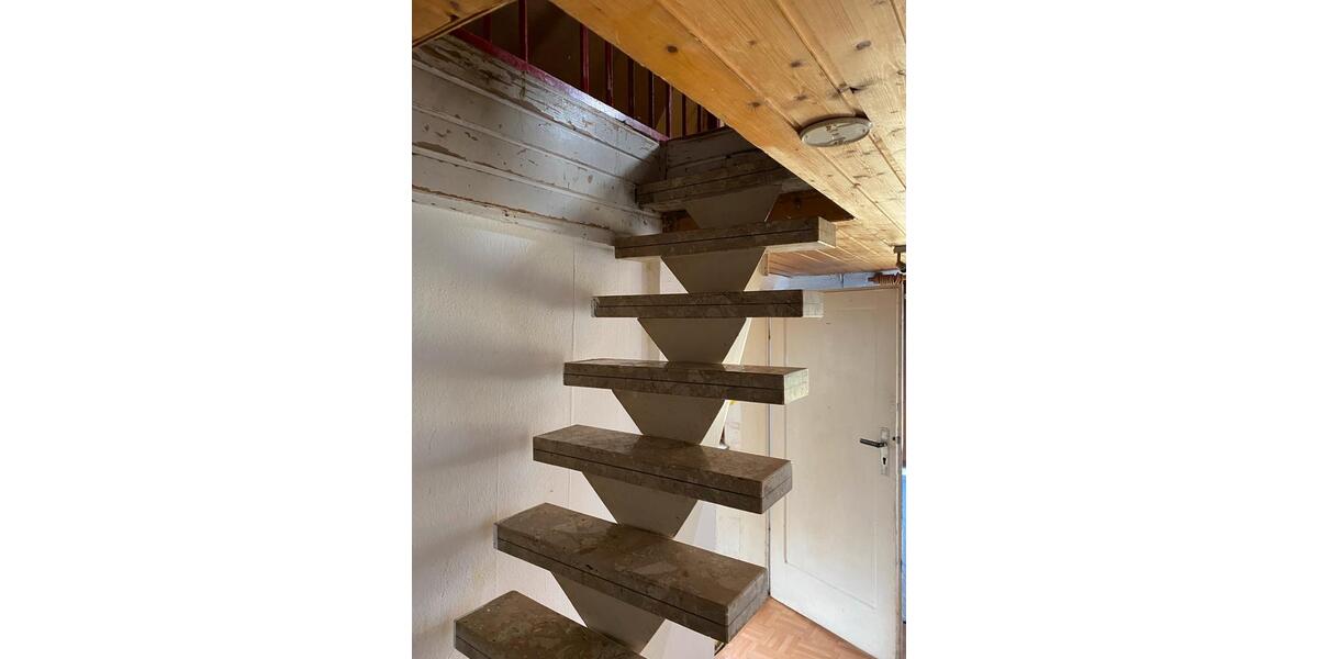 Einfamilienhaus Laichingen - 8 Zimmer, 122 m&sup2;, 140.000&euro; | Angebot:25935167