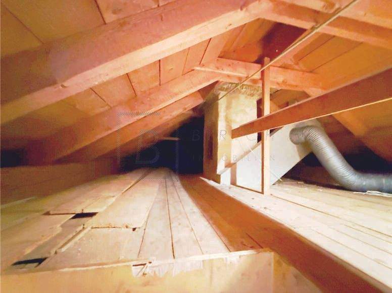 Ideal für Pendler: Ruhige 2,5-Zimmer-DG-Wohnung in Staig - nahe A7, mit neuer Küche & Dachterrasse 2 zimmer