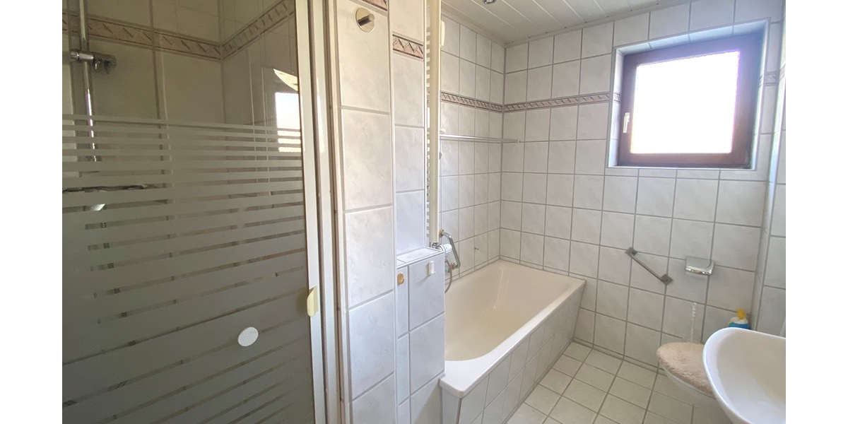 Neu-Ulm: Modernisiertes Mehrfamilienhaus (DHH) mit idyllischem Garten in Donau-Nähe - Mehrfamilienhaus, Wohnhaus Neu-Ulm / Offenhausen Offenhausen | Angebot:27082953