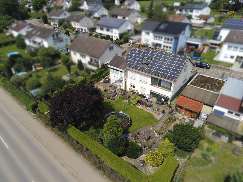 Wohnhaus mit drei Wohnungen