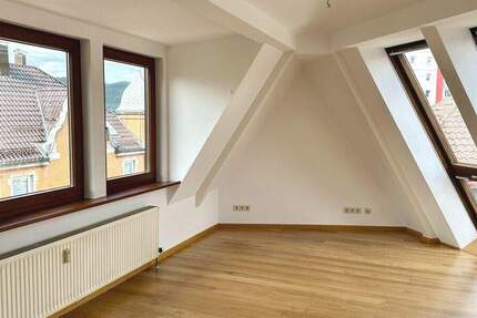 Zentrumsnahe Wohnung über den Dächern von Geislingen mit wunderschönem Ausblick über die Fünftälerstadt! 3 zimmer