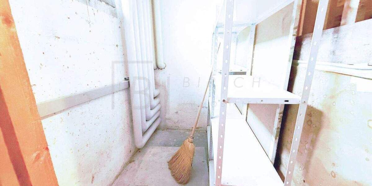 Ideal für Pendler: Ruhige 2,5-Zimmer-DG-Wohnung in Staig - nahe A7, mit neuer Küche & Dachterrasse 2 zimmer