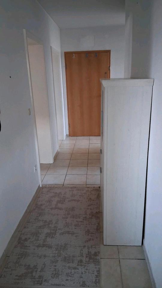 Schöne 4 Zimmer Wohnung mit großem Balkon