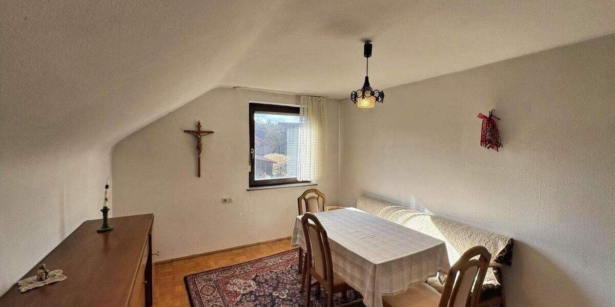 Einfamilienhaus Mietingen - 7 Zimmer, 140 m&sup2;, 349.000&euro; | Angebot:25385630