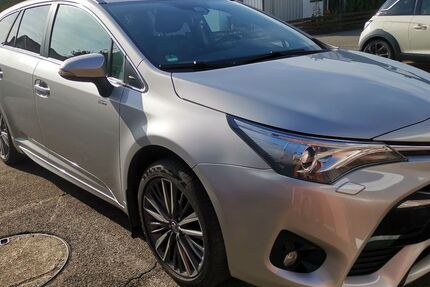 Toyota Avensis 75.000 km 17.500 &euro; ERBACH 89155
