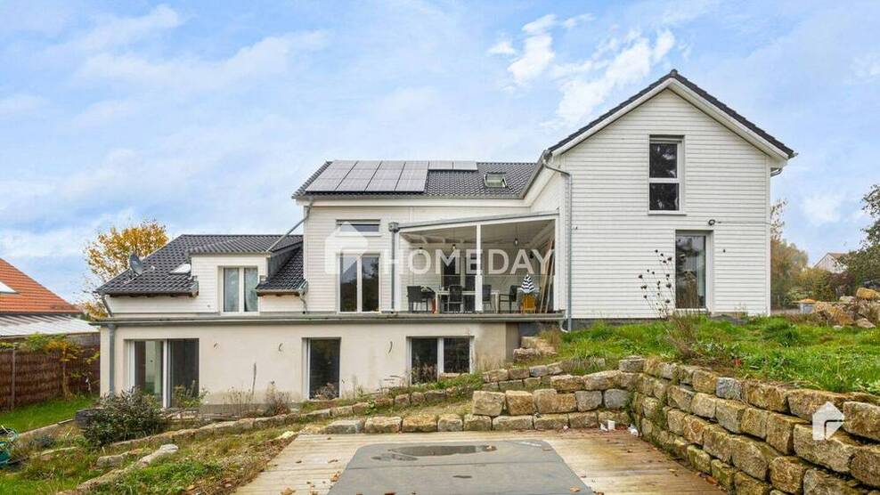 Modernes Mehrfamilienhaus in Hanglage - Traumhaftes Wohnen mit Pool, Garten und Dachterrasse