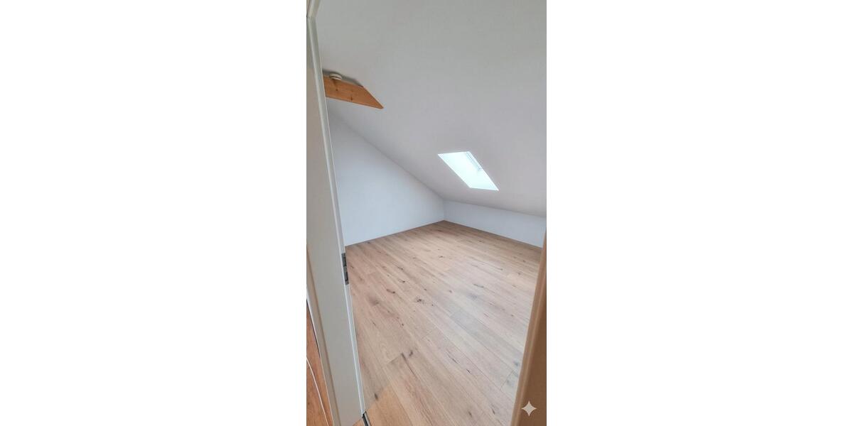 Dachgeschoßwohnung Holzheim - 3 Zimmer, 80 m&sup2;, 1.000&euro; | Angebot:26249071