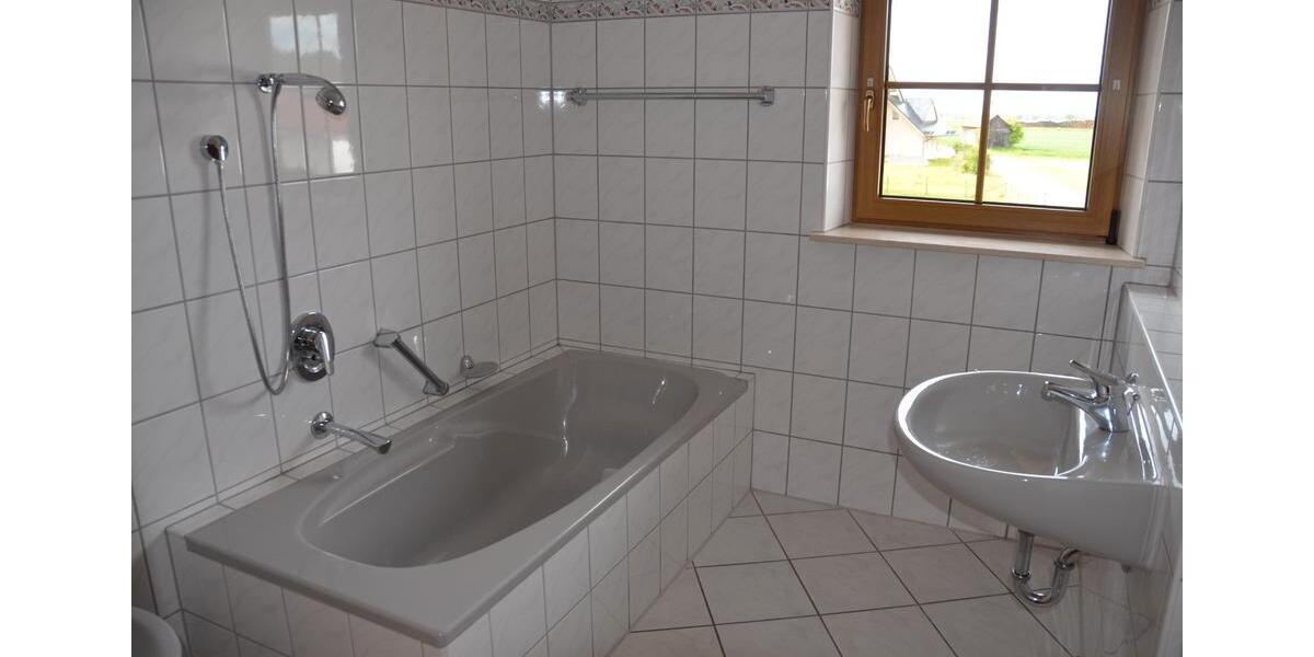 Erdgeschoßwohnung Unterroth - 5.5 Zimmer, 130 m&sup2;, 1.280&euro; | Angebot:26516710