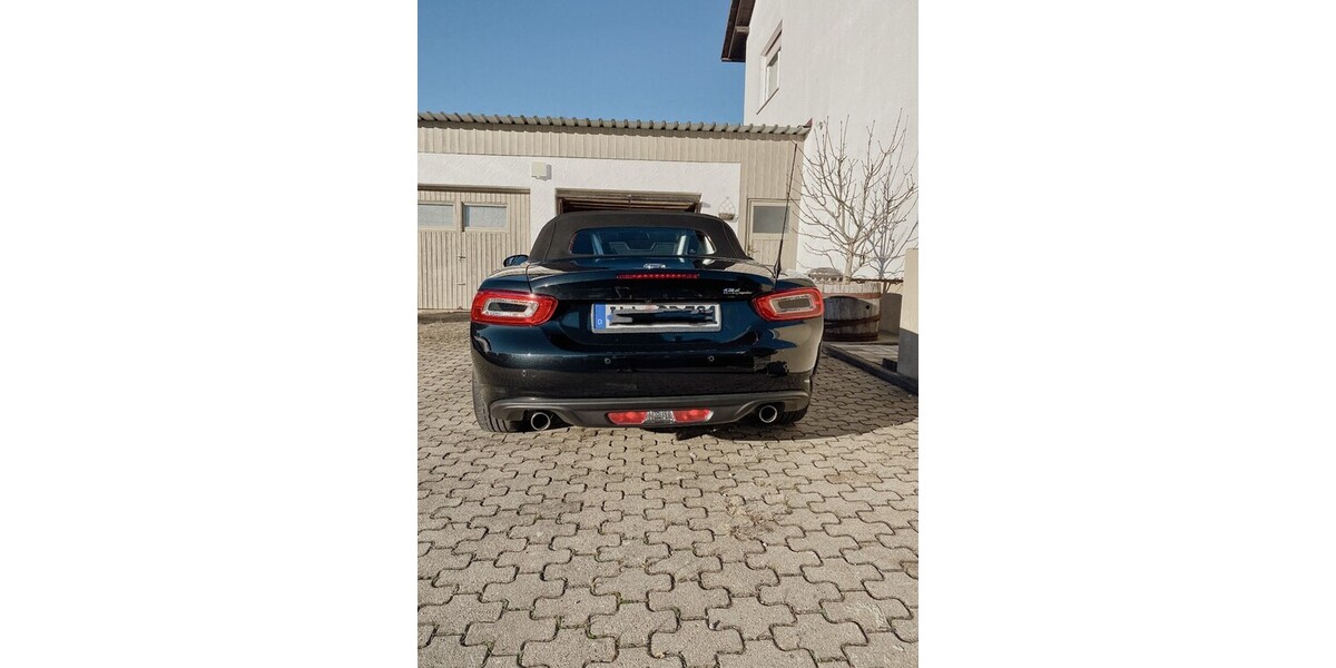 Fiat 124 Spider 19.505 km 22.500 &euro; Buch 89290
