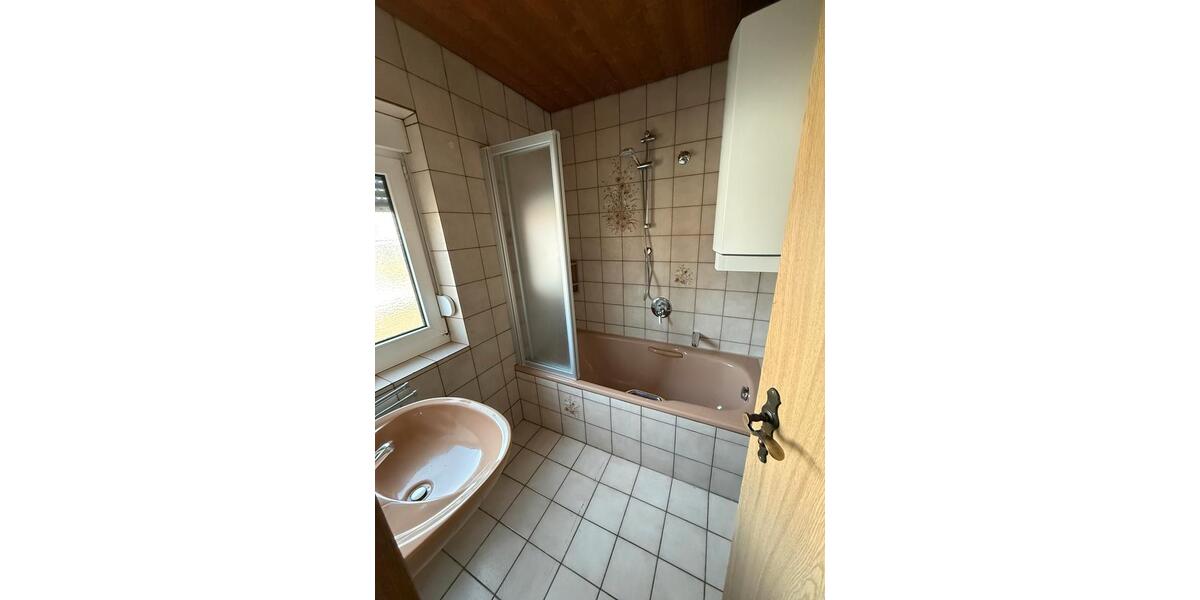 Etagenwohnung Ulm Donautal - 4 Zimmer, 90 m&sup2;, 1.000&euro; | Angebot:25382978