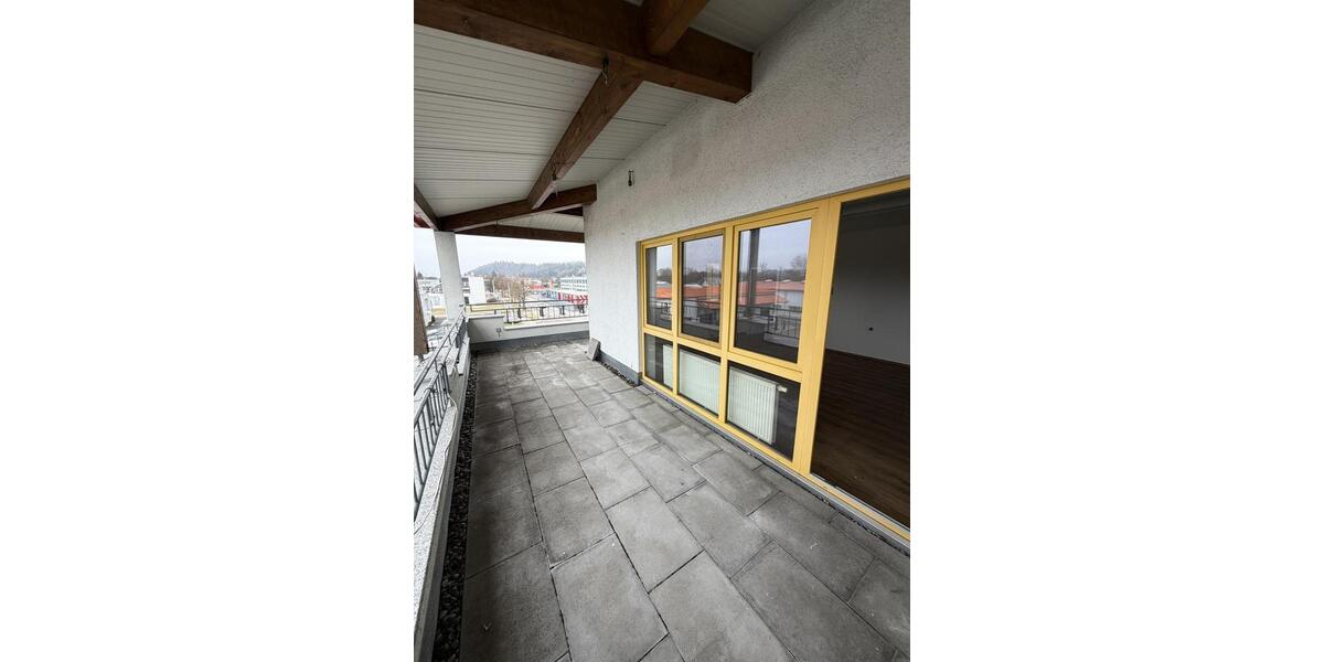 Frisch renovierte Bürofläche mit Balkon zimmer