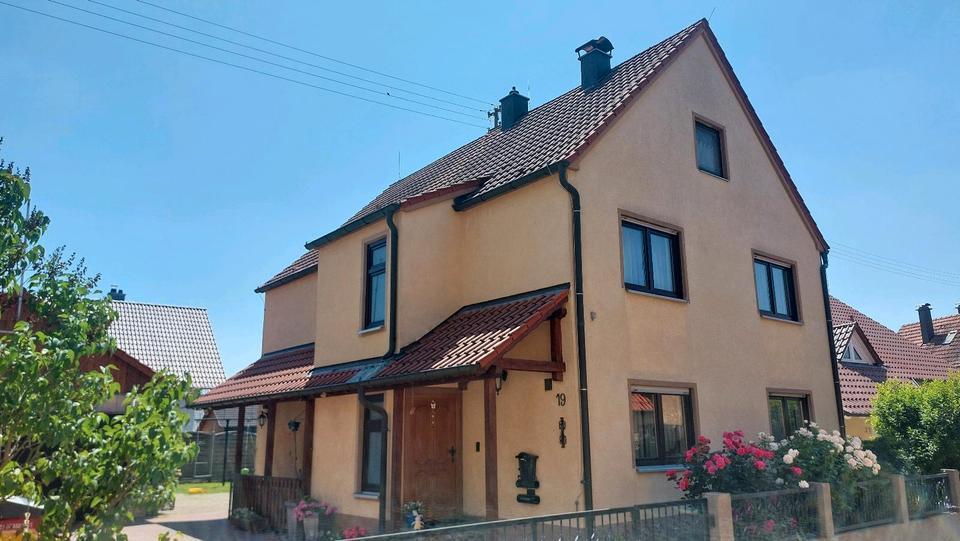 Charmantes Einfamilienhaus mit viel Platz zu verkaufen.