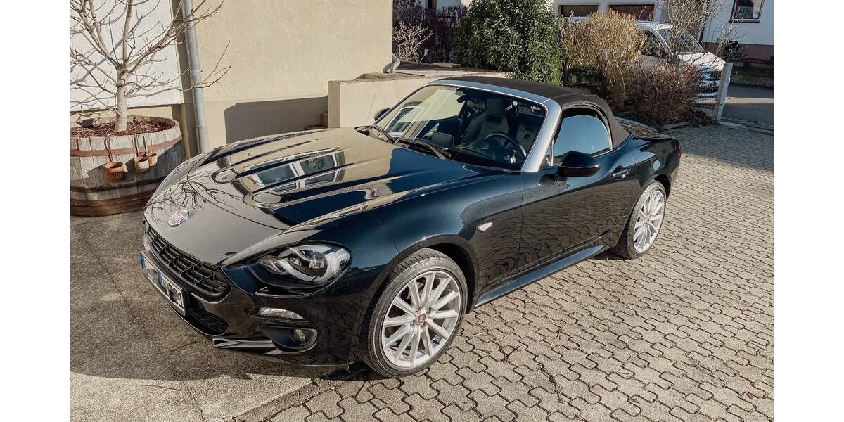 Fiat 124 Spider 19.505 km 22.500 &euro; Buch 89290
