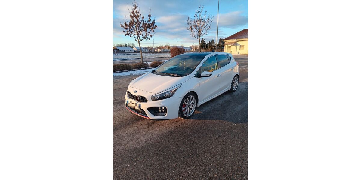 Kia ceed / Ceed 82.000 km 14.800 &euro; Nersingen 89278