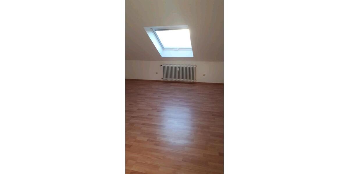 Dachgeschoßwohnung Kötz - 3 Zimmer, 110 m&sup2;, 950&euro; | Angebot:26363027