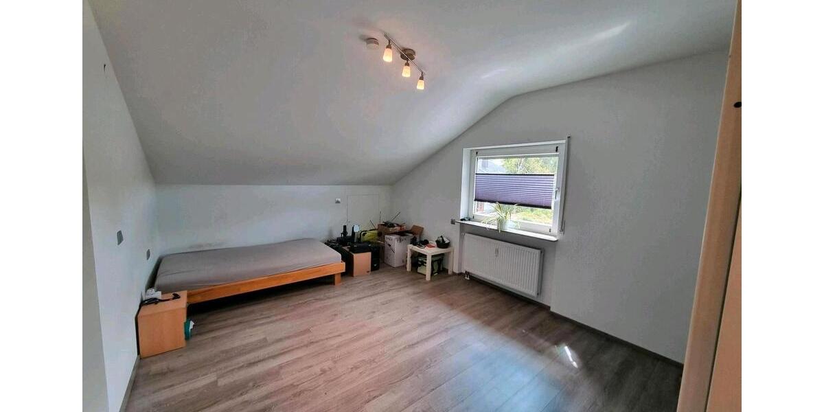 Dachgeschoßwohnung Laichingen - 3 Zimmer, 100 m&sup2;, 1.400&euro; | Angebot:26491775