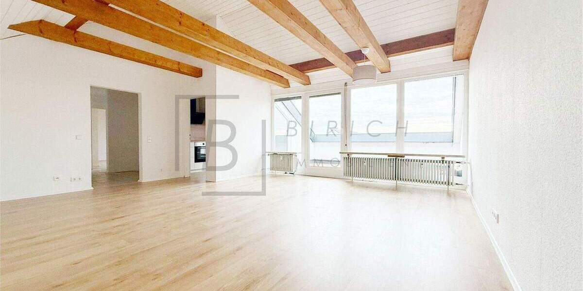 Ideal für Pendler: Ruhige 2,5-Zimmer-DG-Wohnung in Staig - nahe A7, mit neuer Küche & Dachterrasse 2 zimmer