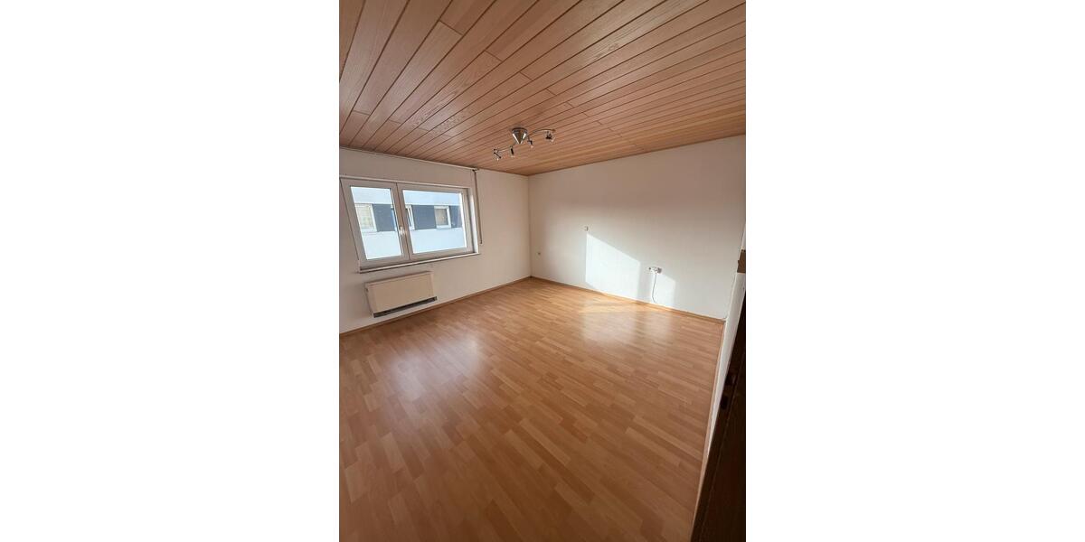 Etagenwohnung Ulm Donautal - 4 Zimmer, 90 m&sup2;, 1.000&euro; | Angebot:25382978