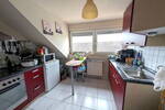 Ansprechende & sonnenverwöhnte 2 Zimmer DG Wohnung mit Stellplatz & Balkon