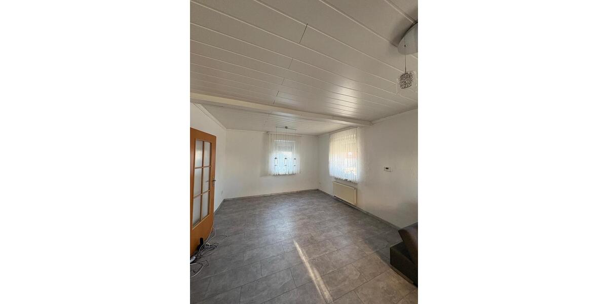 Teils möblierte Doppelhaushälfte mitten in der Stadt (4xZimmer) 4 zimmer