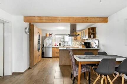Großzügige 3-Zimmer-Wohnung mit zwei Balkonen und Kamin