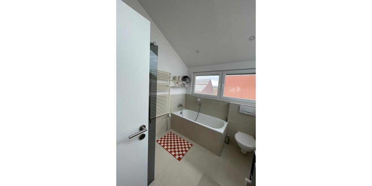 Lichtdurchflutete 3-Zimmer Wohnung mit Garage 3 zimmer