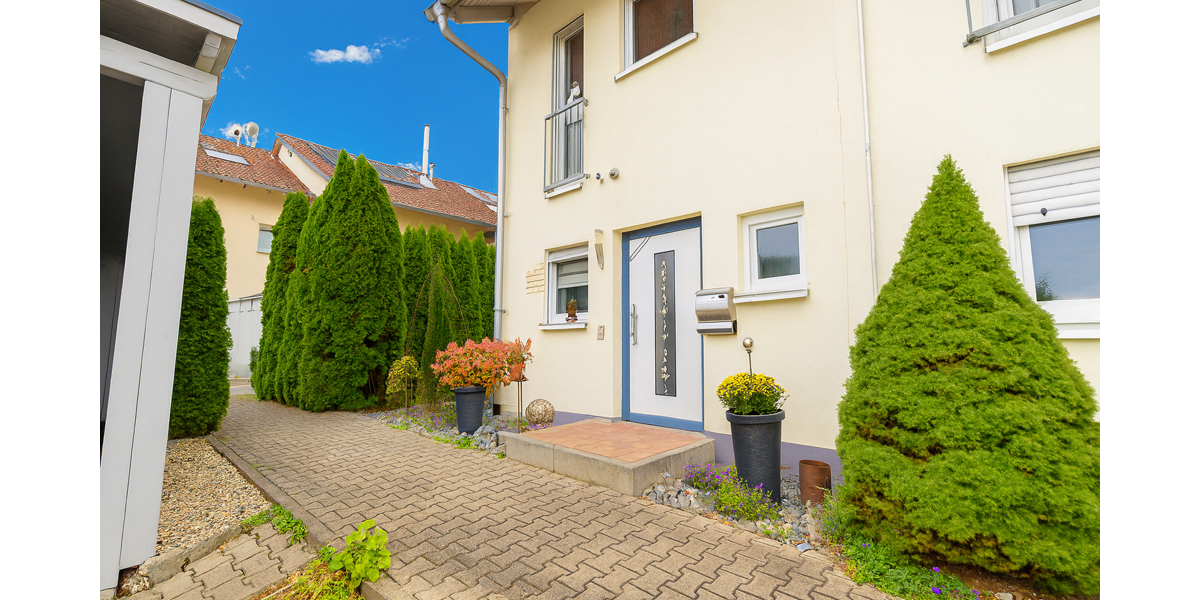 Ruhig wohnen, zentral leben – Reiheneckhaus mit Wohlfühlcharakter 4.5 zimmer