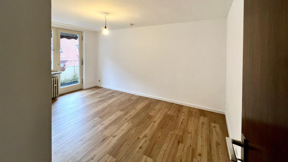 Großzügige 5,5-Zimmer-Maisonettewohnung mit Balkon, EBK & Garage 5.5 zimmer